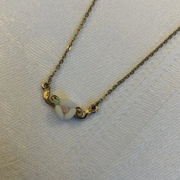 1928 Jewelry Necklace Fine Chain & Pale Porcelain Rose; 15” with original box - Picture 10 of 12